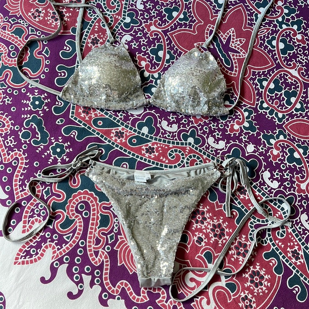 Silver swimsuit bikini size L / Never used but no tags